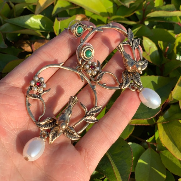 Vintage inspired Bird Charm Stud Earrings - Picture 6 of 8